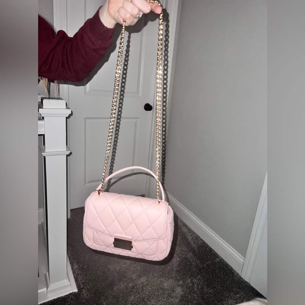 Kate spade purse, used once, just don’t like small purses (: